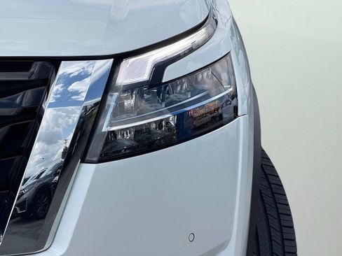 Used 2024 Nissan Pathfinder Platinum AWD/4WD image 5