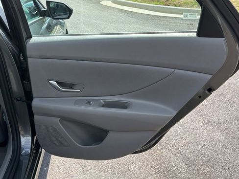 New 2026 Hyundai Elantra SE image 17