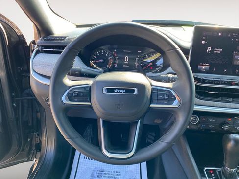 Used 2024 Jeep Compass Latitude image 12