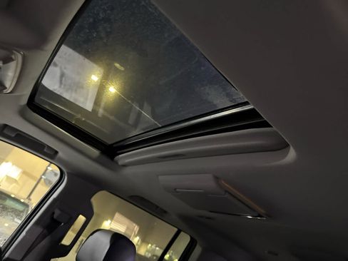 Used 2016 Chevrolet Suburban LTZ image 9