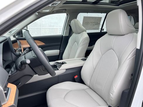New 2026 Toyota Grand Highlander Limited image 11