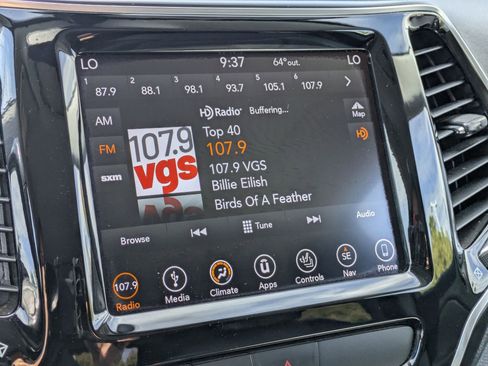 Used 2019 Jeep Cherokee Limited FWD image 18