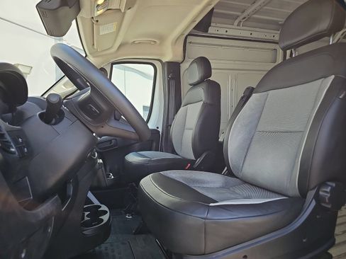 Used 2025 RAM ProMaster 2500 w/ Convenience Group FWD image 14