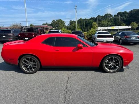 Used 2022 Dodge Challenger GT RWD image 2