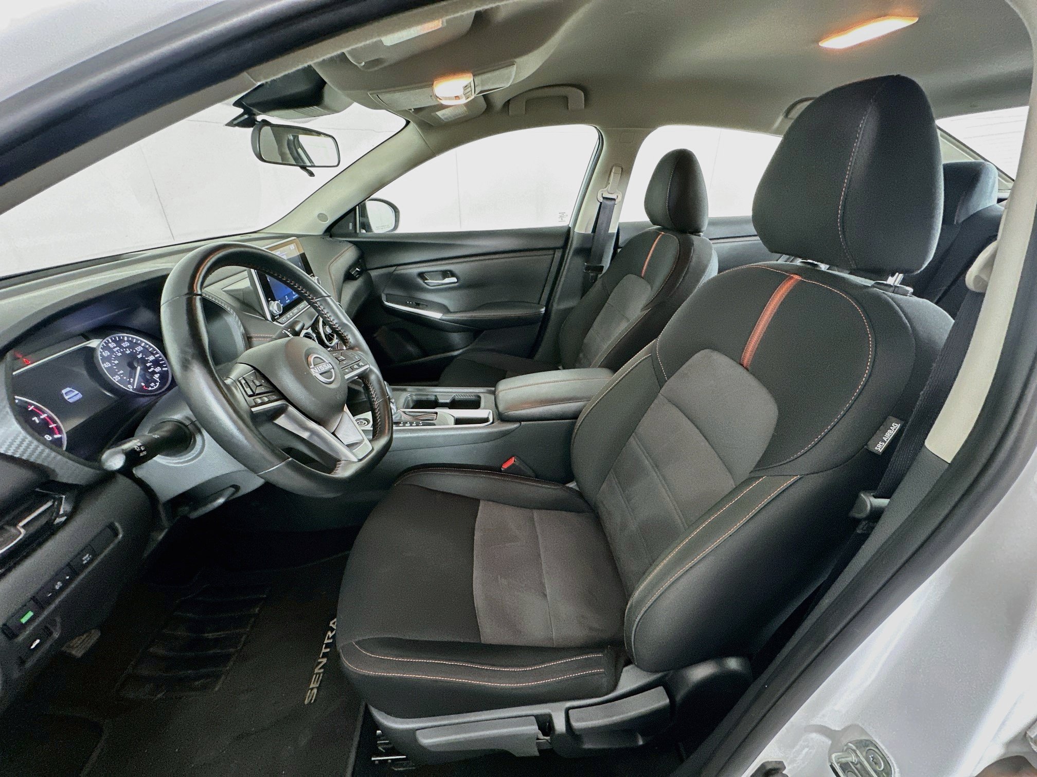 Used 2025 Nissan Sentra SR FWD image 13