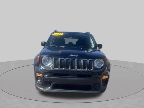 Used 2019 Jeep Renegade Sport w/ Sport Appearance Group AWD/4WD image 2