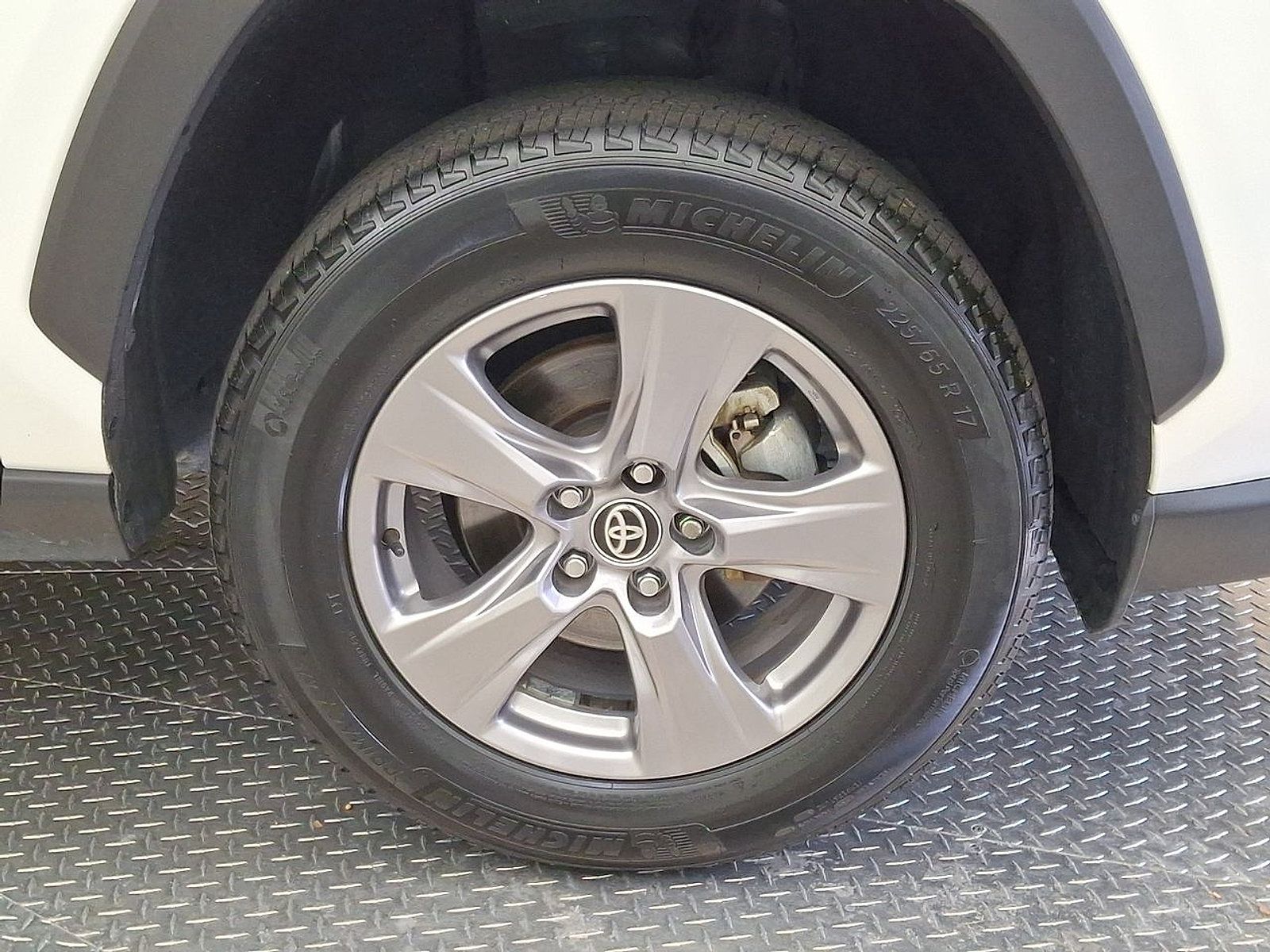 Certified 2025 Toyota RAV4 XLE AWD/4WD image 30