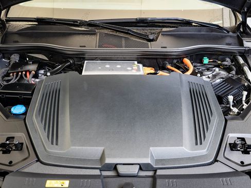 Used 2022 Audi e-tron Premium w/ Convenience Plus Package image 36