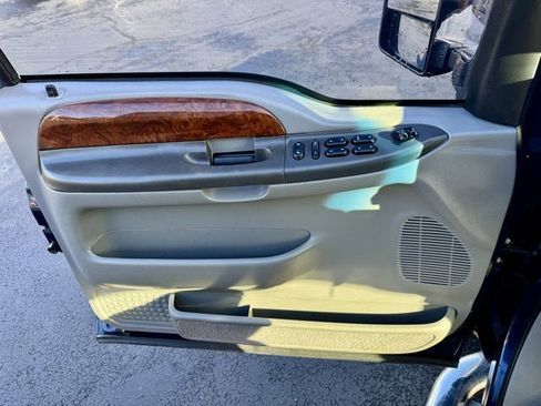 Used 2002 Ford F350 Lariat image 21