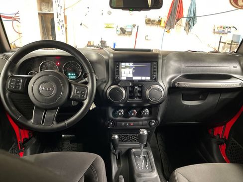 Used 2018 Jeep Wrangler Unlimited Sport S AWD/4WD image 18