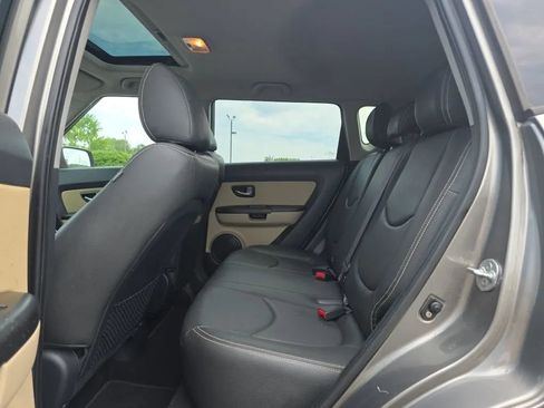 Used 2013 Kia Soul ! FWD image 33
