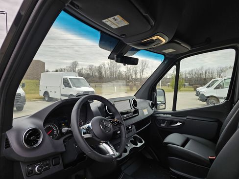 New 2025 Mercedes-Benz Sprinter 2500 image 8