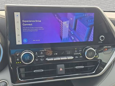 Used 2023 Toyota Highlander Platinum FWD image 24