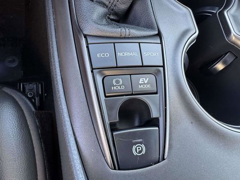 Certified 2021 Toyota Camry SE image 33