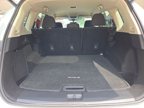 Certified 2025 Nissan Rogue SV FWD image 24