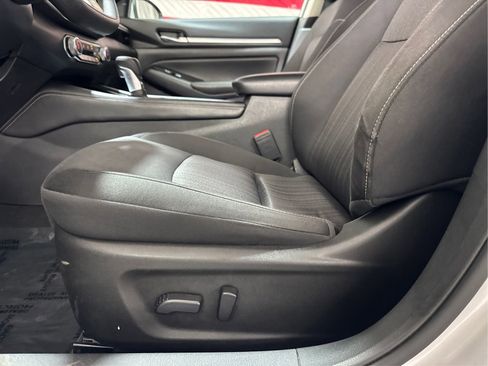 Used 2023 Nissan Altima 2.5 SV FWD image 16