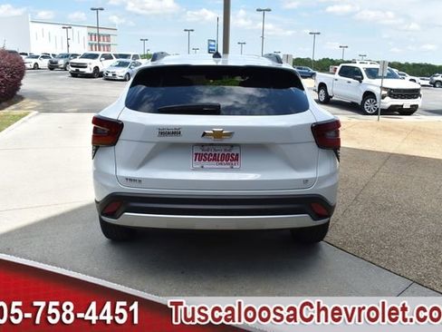 Used 2024 Chevrolet Trax LT w/ Driver Confidence Package FWD image 8