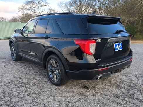 Certified 2021 Ford Explorer XLT w/ Equipment Group 202A image 5