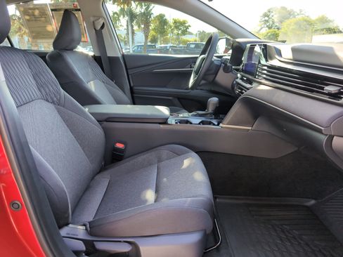 Used 2025 Toyota Camry LE w/ Convenience Package image 31