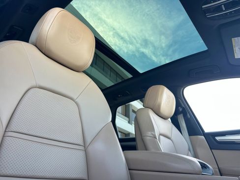 Used 2022 Porsche Cayenne Platinum Edition image 17