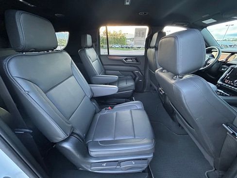 Used 2025 GMC Yukon XL Denali AWD/4WD image 29