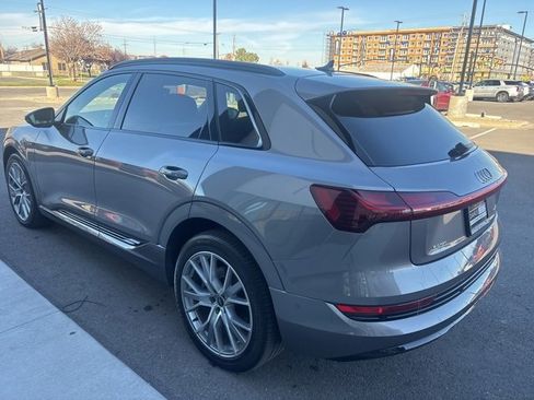 Used 2021 Audi e-tron Prestige w/ Prestige Package image 5