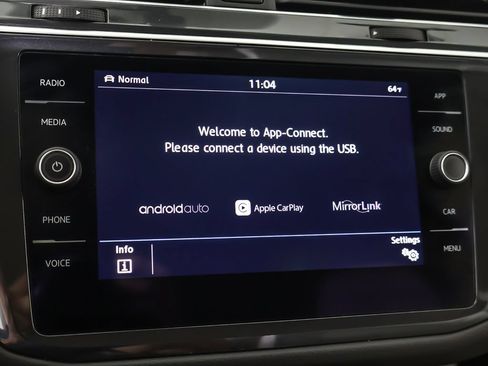 Used 2018 Volkswagen Tiguan SE AWD/4WD image 42