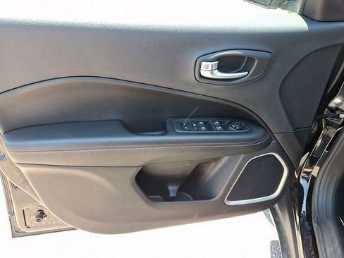 Used 2018 Jeep Compass Sport FWD image 9