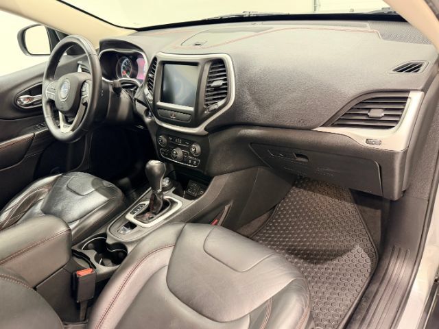 Used 2015 Jeep Cherokee Trailhawk w/ Comfort/Convenience Group AWD/4WD image 17