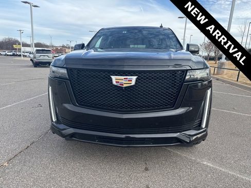 Used 2023 Cadillac Escalade ESV Sport image 2