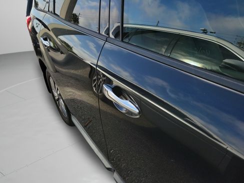 Used 2018 Nissan Pathfinder SL FWD image 17