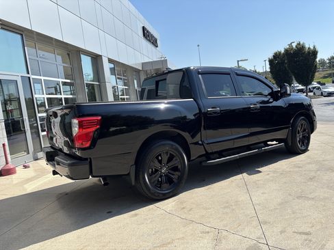 Used 2023 Nissan Titan SV w/ SV Convenience Package RWD image 6