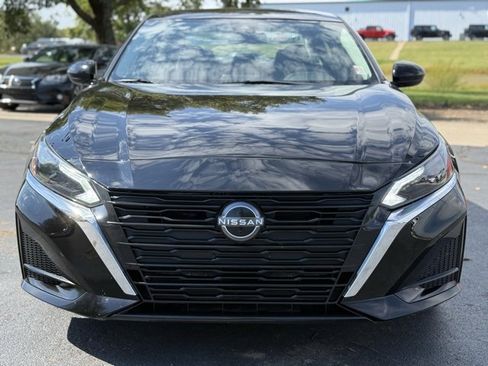 Used 2023 Nissan Altima 2.5 SV image 2