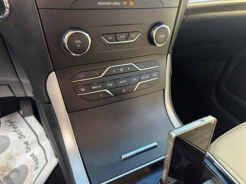 Used 2020 Ford Edge SEL image 19