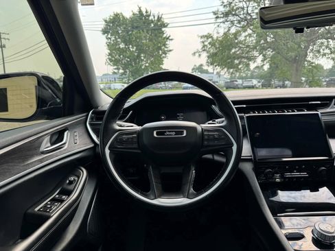 Used 2021 Jeep Grand Cherokee L Limited w/ Luxury Tech Group II image 18