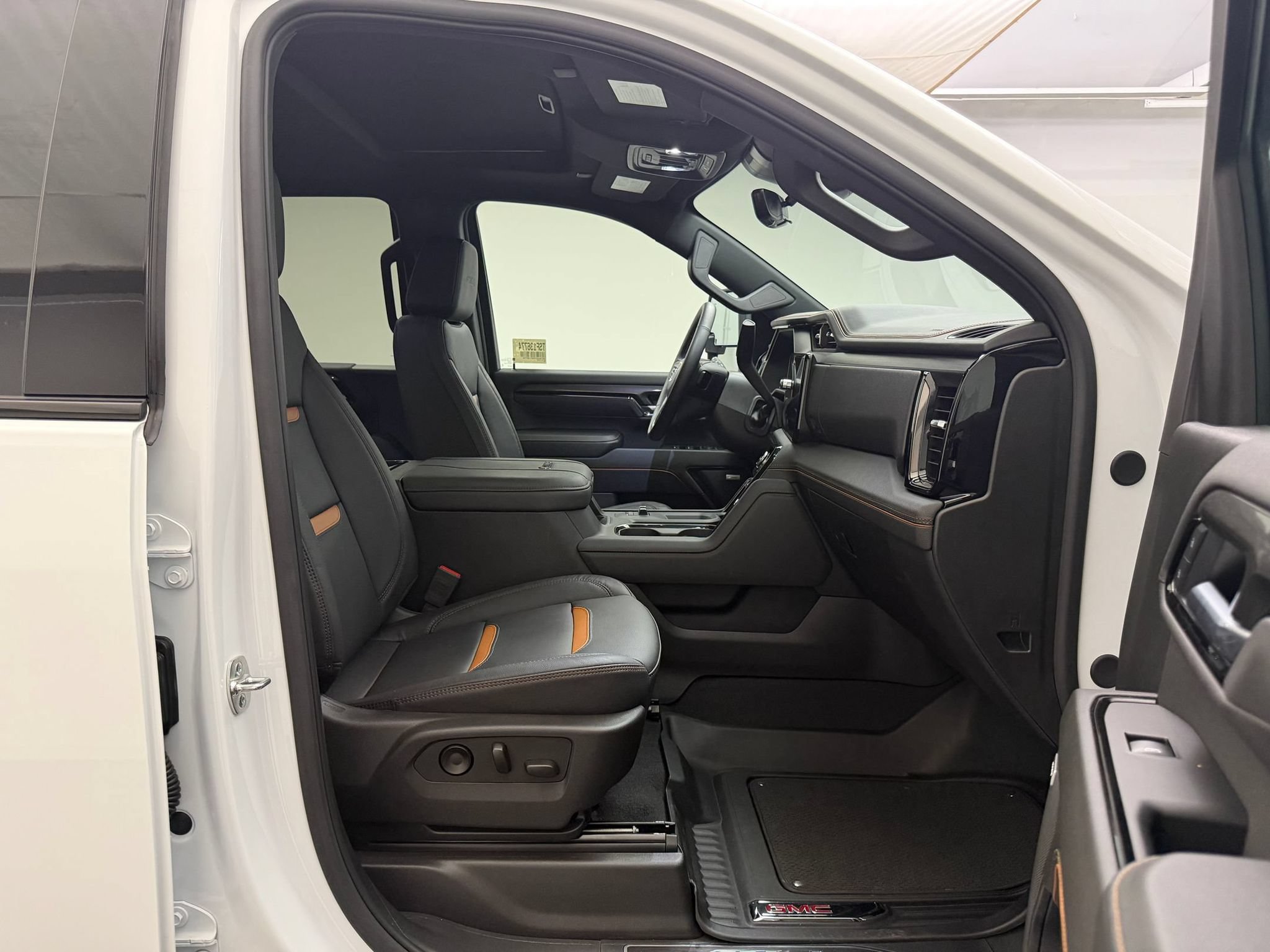Used 2025 GMC Sierra 3500 AT4 w/ AT4 Premium Plus Package AWD/4WD image 25