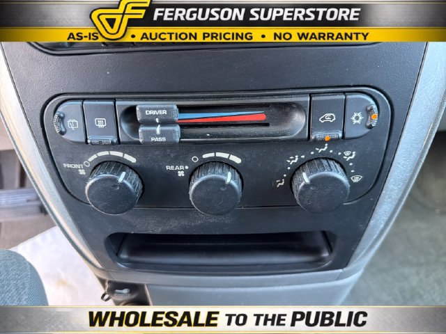 Used 2005 Chrysler Town & Country Touring FWD image 13