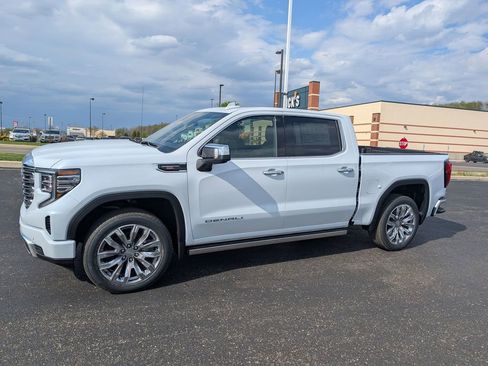 New 2026 GMC Sierra 1500 Denali w/ Denali Reserve Package AWD/4WD image 4