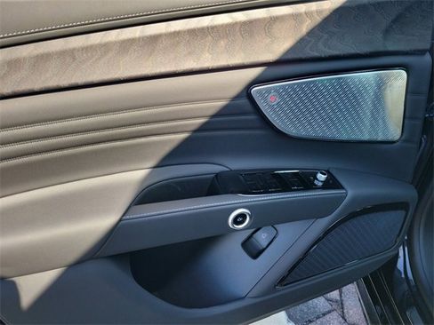 New 2026 Maserati Grecale Modena image 17