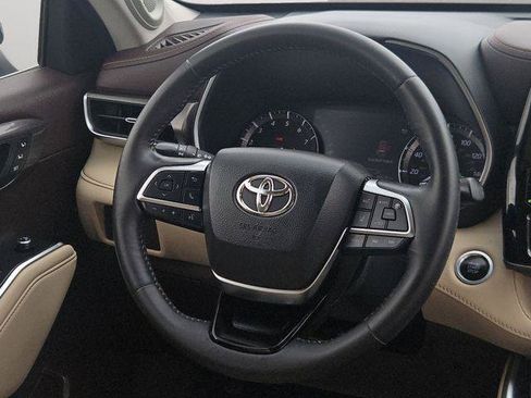Certified 2020 Toyota Highlander Limited AWD/4WD image 19