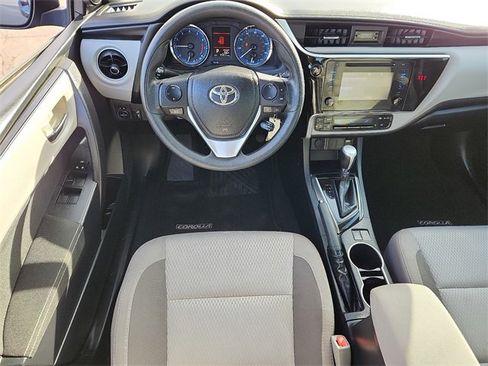 Used 2018 Toyota Corolla LE image 11