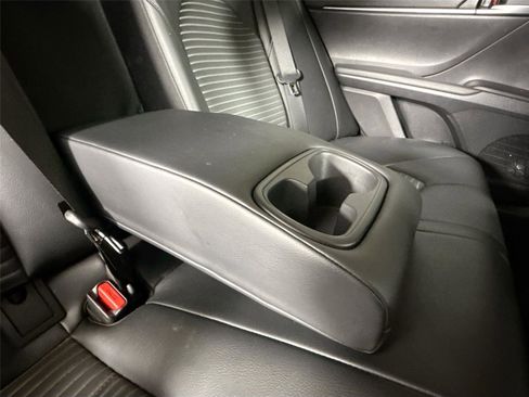 Used 2021 Toyota Camry SE FWD image 33