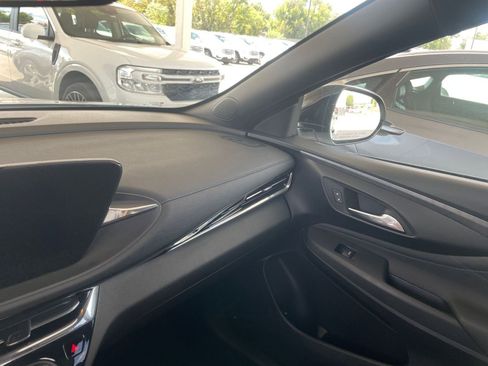 Used 2025 Buick Envista Sport Touring image 33