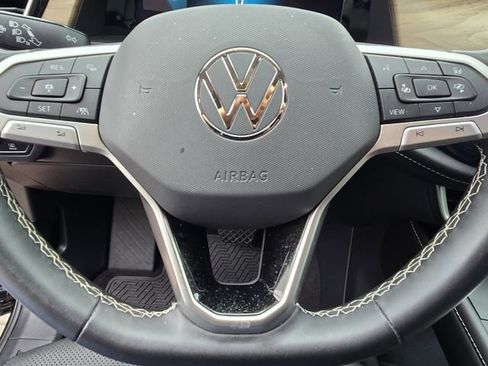 Used 2024 Volkswagen Atlas SE image 30