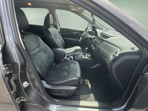 Used 2020 Nissan Rogue SL w/ Premium Package FWD image 16