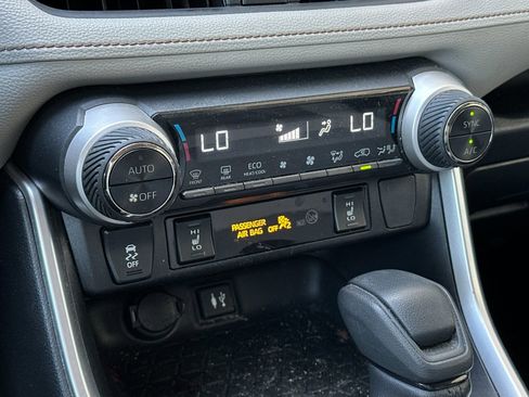 Used 2019 Toyota RAV4 XLE w/ Convenience Package image 19