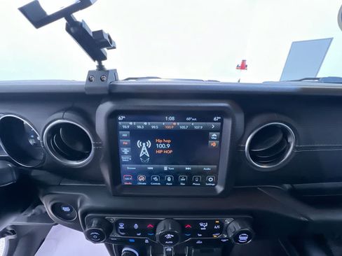 Used 2022 Jeep Wrangler Unlimited Sahara w/ Cold Weather Group AWD/4WD image 26