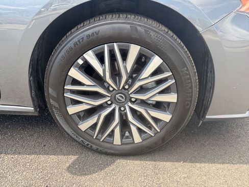 Used 2025 Nissan Altima 2.5 SV FWD image 29