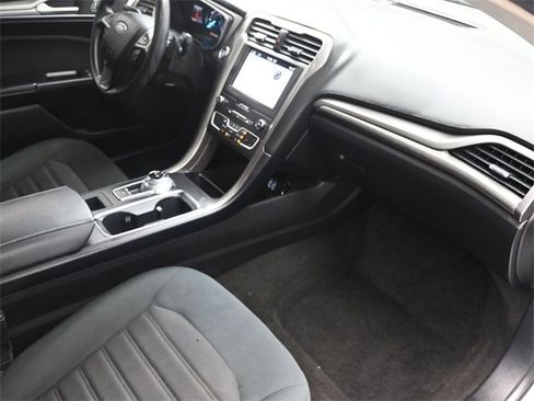 Used 2019 Ford Fusion SE image 38