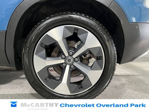 Used 2025 Volvo XC40 B5 Plus AWD/4WD image 33